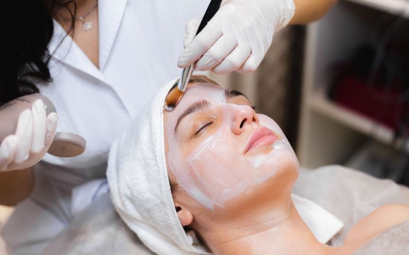 The Ultimate Guide to Epicuren Hydra-Extreme Facial: Benefits, Process & Results