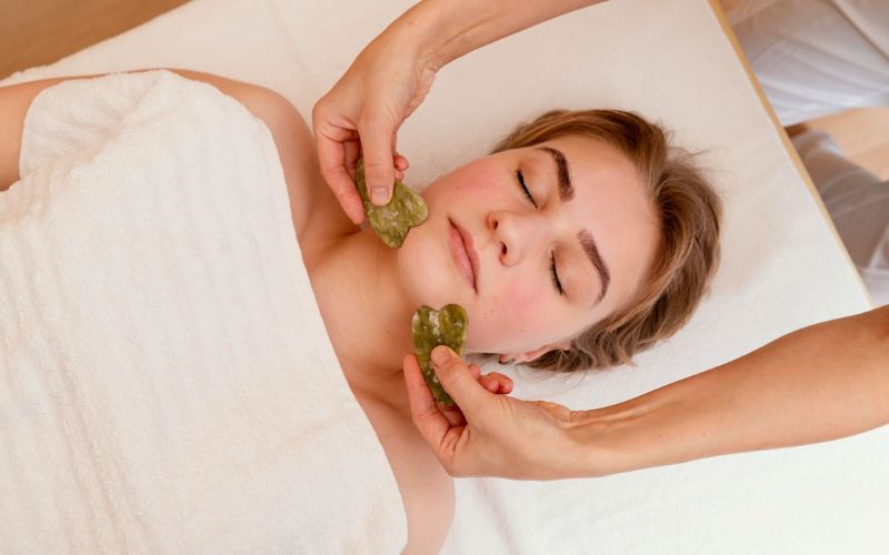 What to Expect During a Signature Aromatherapy Facial at Beauty Kliniek